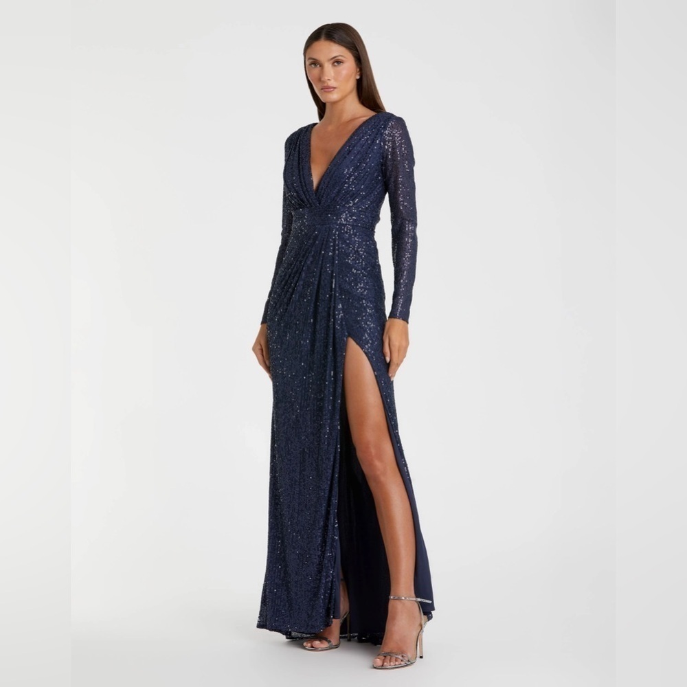 Mac Duggal 26490 NWOT Navy Sequined Long Sleeve Gown